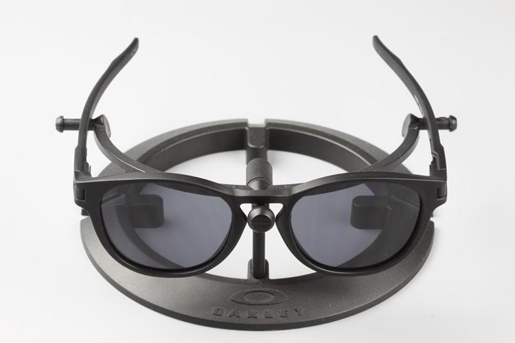 Oakley 复古太阳镜