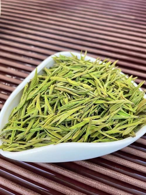 基本茶类可分为六类：绿茶红茶乌龙茶白茶黑茶以及黄茶(图2)